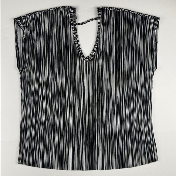 coco’s clozet Tops - Women’s sleeveless V neck blouse size 1X